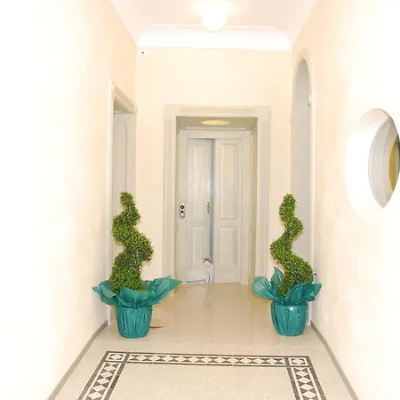 Otel Relais Del Borgo & 4 Stelle Staffolo